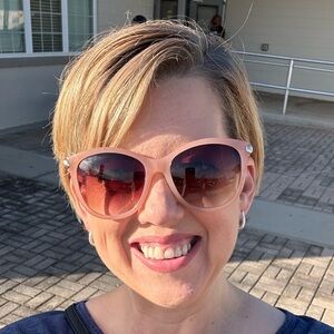 Meet your Posher, Rebecca